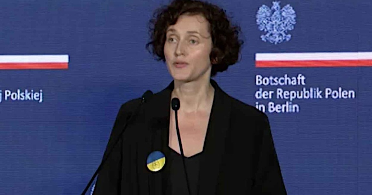 Skandal w polskiej ambasadzie w Berlinie. Elwira Niewiera doczekała się odpowiedzi internautów