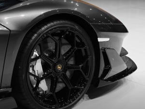 I po Lamborghini.  Vega był przerażony i miał łzy w oczach