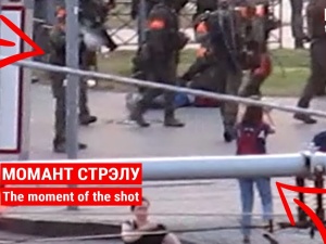 [video] Wstrząsające nagranie z Białorusi: Żołnierz z odległości 10 metrów strzelił do dziennikarki