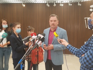 Lider Solidarności Piotr Duda poinformował, że TIR z pomocą humanitarną dla Białorusi został odprawiony po polskiej stronie i przejechał na stronę białoruską.