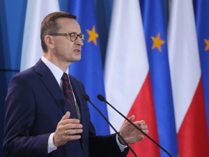 Polski rząd wzywa Rosję do natychmiastowego wycofania się z planów interwencji zbrojnej na Białorusi pod fałszywym pretekstem przywrócenia kontroli - oświadczył w czwartek premier Mateusz Morawiecki