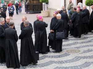 Episkopat: Szacunek dla osób LGBT+ nie oznacza bezkrytycznego akceptowania ich poglądów