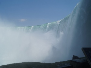Wodospad Niagara na granicy amerykańsko-kanadyjskiej zostanie w sobotę wieczór czasu miejscowego podświetlony na biało-czerwono. W ten sposób uczczona zostanie 40. rocznica powstania NSZZ Solidarność