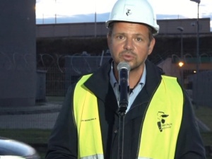 [video] Trzaskowski: woda w Warszawie bezpieczna, bo zrzut jest za Warszawą. A co z innymi miastami?