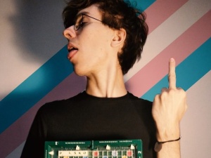 Czuję, że ktoś mnie w tym kraju zabije. Michał Sz. bryluje w... Vogue