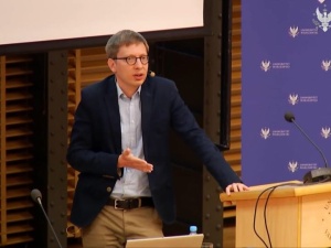 Bilewicz: Chciałbym żyć w kraju, w którym młodzież może sobie obrażać symbole. Ostre komentarze