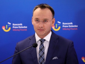 Rzecznik Praw Dziecka: Wmawiano „róbta co chceta”. Boga nie ma, Ojczyzny nie ma… Stop!