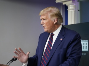 Sanders: Trzeba się przygotować, że Trump odmówi odejścia