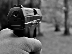 Zastrzelił sąsiadkę na oczach inspektora budowlanego; jest akt oskarżenia po brutalnej zbrodni