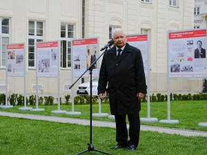 Jarosław Kaczyński na otwarciu wystawy IDS: Mój brat był człowiekiem S w podwójnym tego słowa znaczeniu