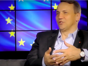 Sikorski drwi  z kwestii reparacji wojennych od Niemiec i katastrofy smoleńskiej