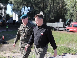 Ruszyła budowa mostu pontonowego na Wiśle. Błaszczak: koszty będą niższe niż strefa relaksu