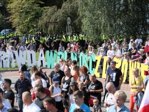 WHO - samo zło!, Maseczki to tresura!. Ulicami Warszawy przeszedł marsz Zakończyć plandemię