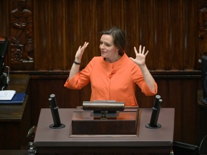 [Video] Miało być śmiesznie, wyszło jak zawsze. Żenujący występ Jachiry w Sejmie
