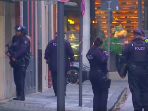 Skandal w niemieckiej policji. Funkcjonariusze wychwalali Hitlera. „Ohydne i haniebne”