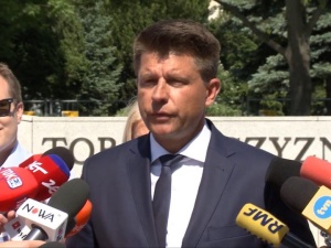 Wielki powrót Ryszarda Petru. Chciał się pochwalić fachowością, nie poszło mu z ortografią
