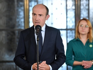Tytani strategii? KO składa wotum nieufności wobec min. Ziobry. Dziennikarz: Rzucić rządowi koło ratunkowe 