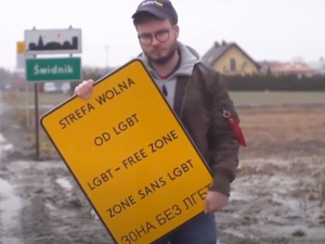 Francuski publicysta: Aktywista LGBT umieszczał fałszywe znaki przy wjeździe do polskich miast