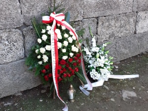 Złożenie wieńca pod Ścianą Śmierci, w 80 rocznicę rozpoczęcia ochotniczej misji Witolda Pileckiego w KL Auschwitz
