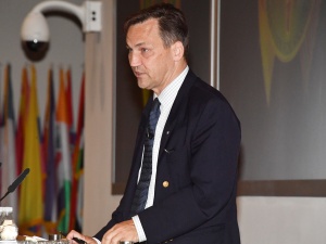 Sikorski bije na alarm: „Kaczyński będzie decydował, komu założyć podsłuch”