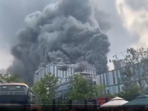 [video] Gigantyczny pożar w laboratorium badawczym Huawei. Placówka testuje anteny 4G i 5G