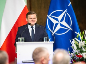 Wiceszef MON zakażony koronawirusem. Osoby, z którymi miał kontakt poddawane są badaniom