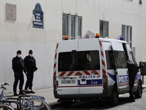 Francja. AFP: sprawca piątkowego ataku w Paryżu myślał, że atakuje „Charlie Hebdo”