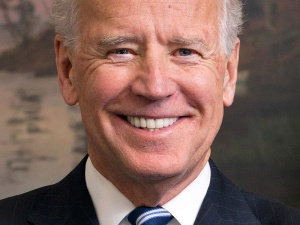 A teraz klaszczcie wy głupie dranie. Czy Joe Biden zapłaci spadkiem poparcia wyborców za brak szacunku do amerykańskich żołnierzy?