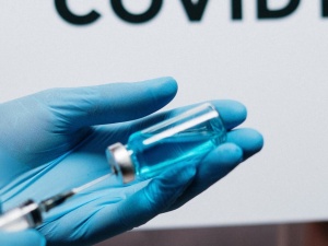 Duża liczba zakażeń, więcej hospitalizowanych i zajętych respiratorów. Kolejny niepokojący raport MZ