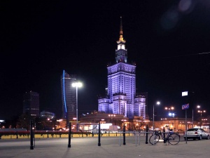 „Rz”: COVID-19 atakuje Warszawę. Dodatkowe obostrzenia w stolicy?