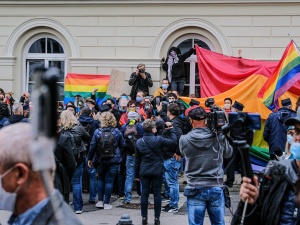 [WIDEO] Studenci UW protestują przeciwko wizycie Andrzeja Dudy. „Ma krew na rękach!”