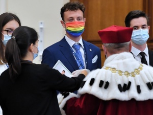 Odważny student, który przed Prezydentem wystąpił w maseczce LGBT, okazał się...