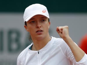 Iga Świątek nie dała żadnych szans Kanadyjce! Polska tenisistka w czwartej rundzie French Open