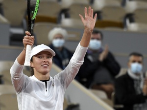 Polka w ćwierćfinale French Open. Świątek pokonała Halep