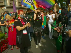[WIDEO] Protest Lewicy i środowisk LGBT przed siedzibą MEN. „Czarnek precz”