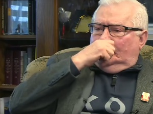 Wałęsa drażnił się z żebrzącą przed kościołem dziewczynką?