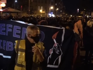 Lockdown patriarchatu! Zamach terrorystyczny organizacji feministyczno-anarchistycznej?