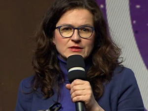 Dulkiewicz atakuje rządzących i żali się, że musi oglądać konferencje premiera