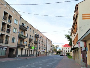 14-letni chłopak został na wiele godzin bez ubrania. Dramat w Wołominie przy próbie czyszczenia kamienicy