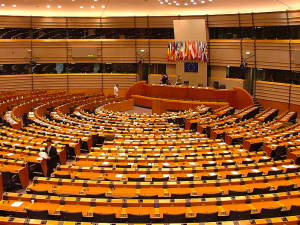 Debata w PE nt. praworządności pełna hipokryzji. Portugalski europoseł wstawia się za Polską