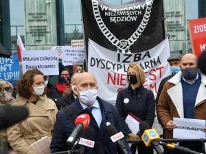 Ziobro, ku*wo je**na! Morawiec bez immunitetu. Histeria nadzwyczajnej kasty i nie tylko