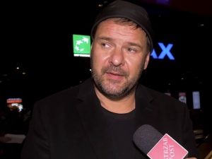 [video] To groźna choroba, to wirus. Zmieszany Karolak ostrożnie odpowiada ws. koronawirusa