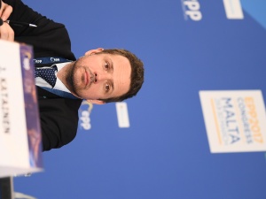 Trzaskowski apeluje do Morawieckiego. Chodzi o Dzień Wszystkich Świętych