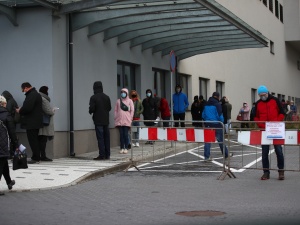 Aż 100 powiatów w strefie czerwonej? Ważne słowa rzecznika resortu zdrowia
