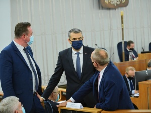 Senat: Duże zmiany w „piątce dla zwierząt”. Rozłam w PiS?