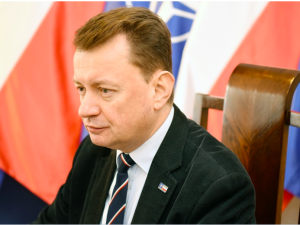 Minister Mariusz Błaszczak skierowany na kwarantannę