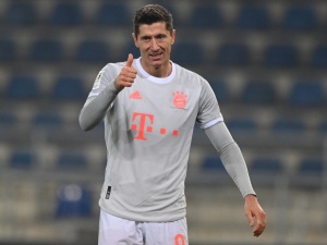 Nośmy maseczki... Robert Lewandowski apeluje o odpowiedzialność