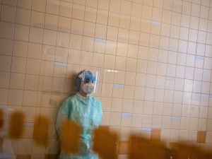 Rekord zakażeń koronawirusem. Zmarło 130 osób
