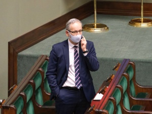 Bez maseczki nie zrobimy zakupów. Sejm uchwalił ustawę ws. walki z COVID-19