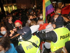 [Video] Starcia z policją blisko domu Jarosława Kaczyńskiego. Aborcjoniści wściekli po wyroku TK